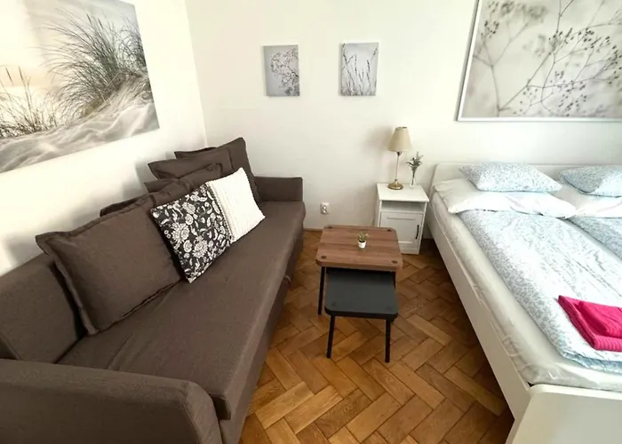 Side Street Apartment *